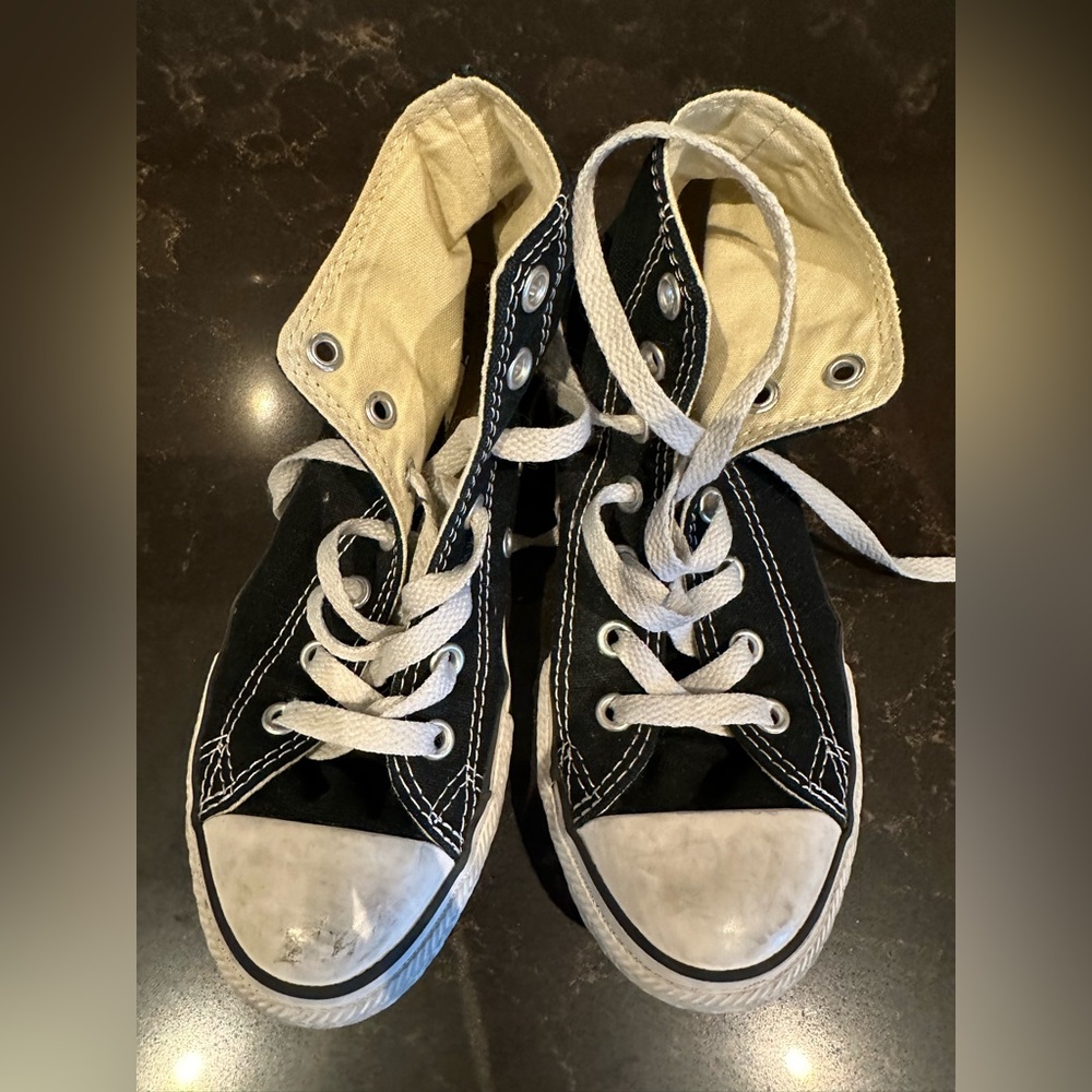 CONVERSE ALL STARS Youths Size 2 Black & White High Top Sneakers Shoes